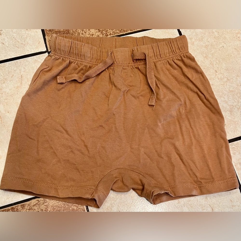Dark Tan Camel Baby Boy’s H&M Comfortable Knit Shorts size 12 Months Lightweight